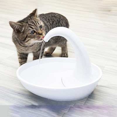Tipo alimentatore a scodella alimentatori automatici annaffiatori 1.8L fontana per animali domestici per gatti cani animali multipli
