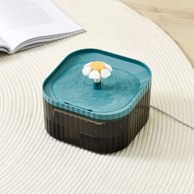 Dispensatore automatico di acqua per gatti in forma di fiore in plastica per animali domestici