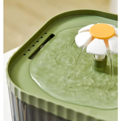 Dispensatore automatico di acqua per gatti in forma di fiore in plastica per animali domestici