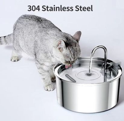 Fontana per animali domestici per l'assunzione e il consumo di acqua sana